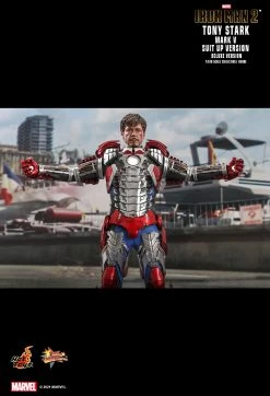 Tony Stark Mark V Suit Up Version "Deluxe Version" (MMS600) -Trendy Toy Store product image 2721